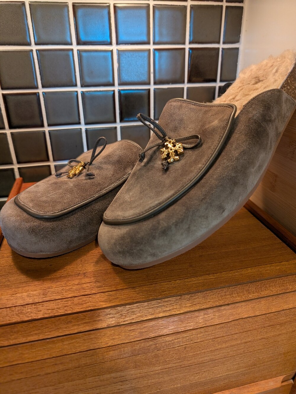 NWOT Tory Burch Charm Shearling Mules,10